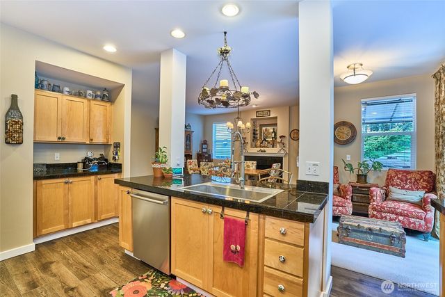 28091 Maple Ridge Way SE, Maple Valley, WA 98038