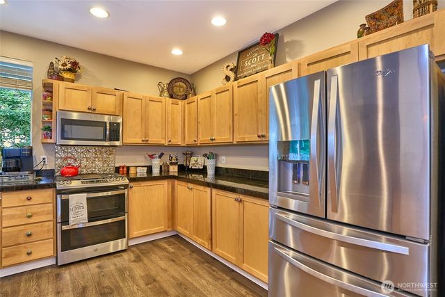 28091 Maple Ridge Way SE, Maple Valley, WA 98038
