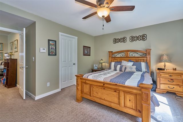 28091 Maple Ridge Way SE, Maple Valley, WA 98038