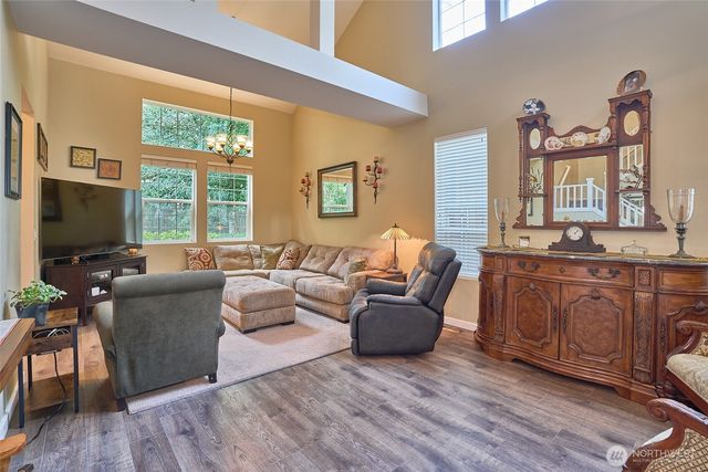 28091 Maple Ridge Way SE, Maple Valley, WA 98038
