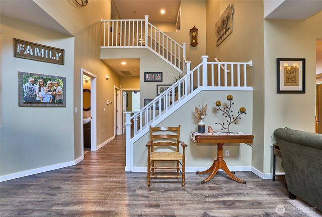 28091 Maple Ridge Way SE, Maple Valley, WA 98038