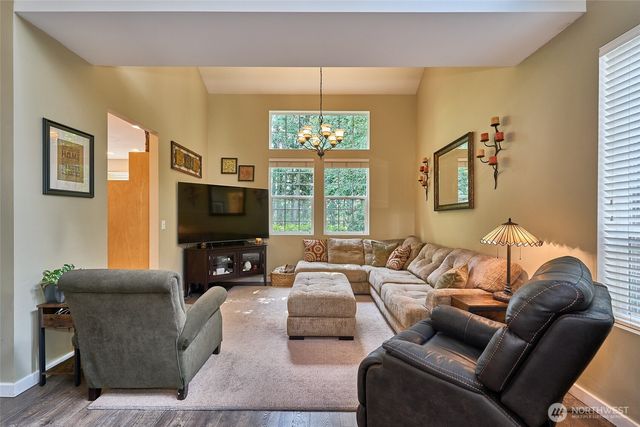 28091 Maple Ridge Way SE, Maple Valley, WA 98038