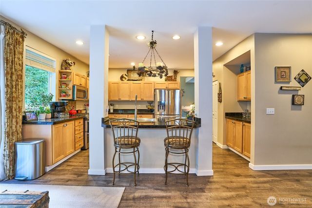 28091 Maple Ridge Way SE, Maple Valley, WA 98038