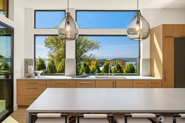 5917 104th Place NE, Kirkland, WA 98033