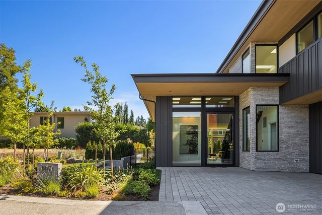 5917 104th Place NE, Kirkland, WA 98033