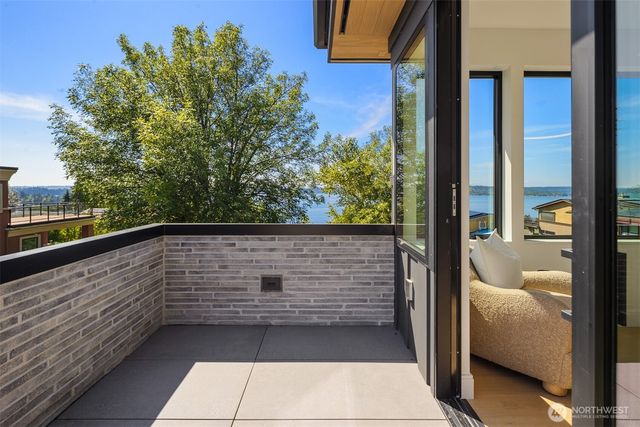 5917 104th Place NE, Kirkland, WA 98033