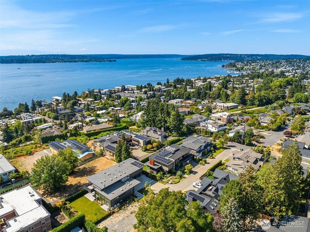 5917 104th Place NE, Kirkland, WA 98033