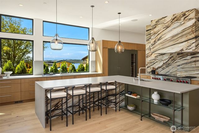 5917 104th Place NE, Kirkland, WA 98033