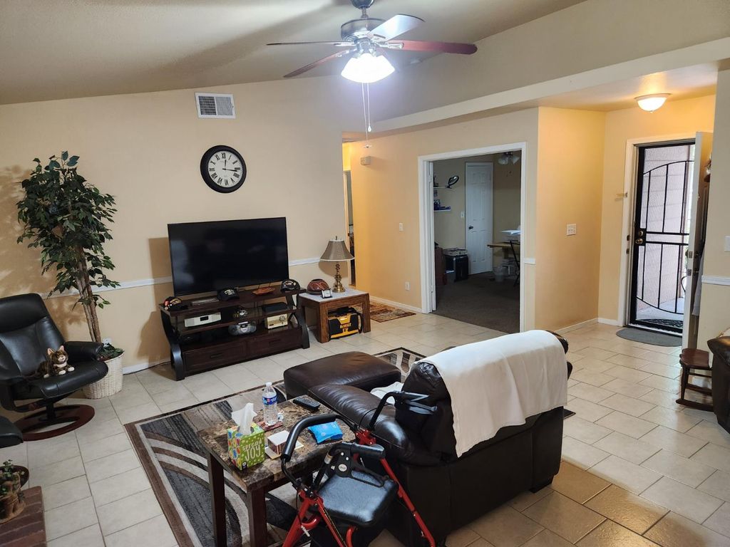Image 2 of property listing at 6182 N Tracy Avenue, Fresno, CA 93722