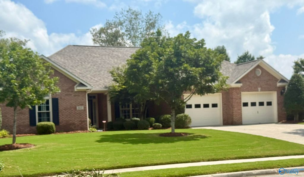 2607 Quarter Lane, Hampton Cove, AL 35763