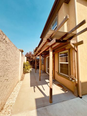 323 Autumn Rain Dr, Lathrop, CA 95330