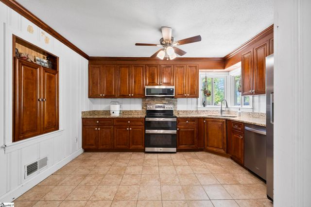 300 Woodvale Avenue, Fountain Inn, SC 29644