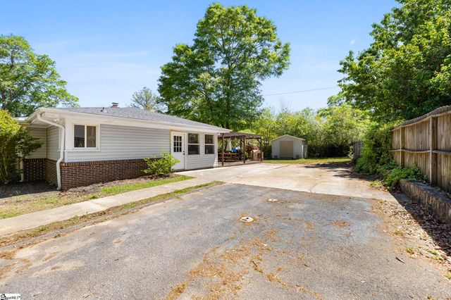 300 Woodvale Avenue, Fountain Inn, SC 29644
