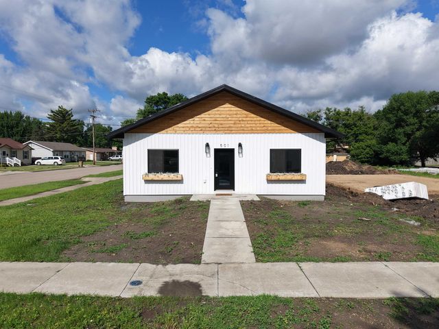 501 11th St. NW, Minot, ND 58703