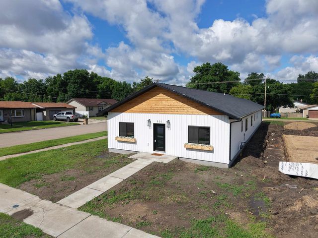 501 11th St. NW, Minot, ND 58703