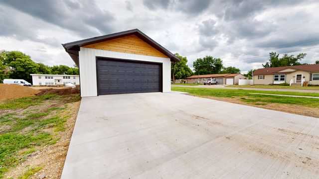 501 11th St. NW, Minot, ND 58703
