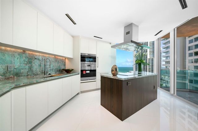 300 S Pointe Dr 1501, Miami Beach, FL 33139