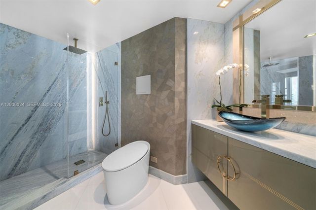 300 S Pointe Dr 1501, Miami Beach, FL 33139