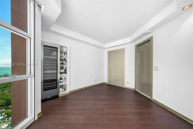 300 S Pointe Dr 1501, Miami Beach, FL 33139