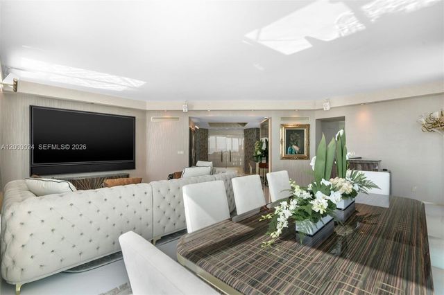 300 S Pointe Dr 1501, Miami Beach, FL 33139