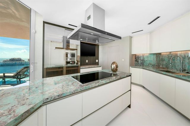 300 S Pointe Dr 1501, Miami Beach, FL 33139