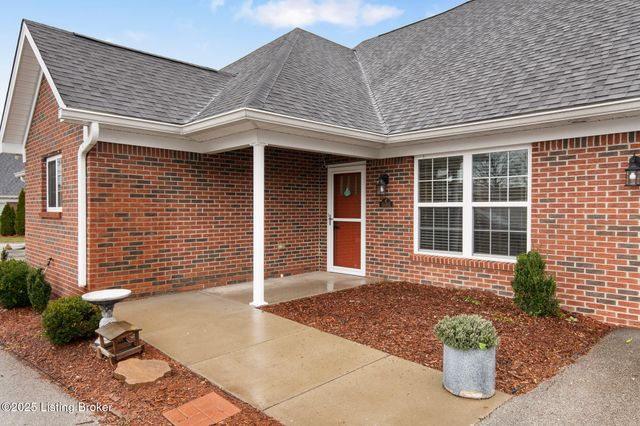 505 Eagle Pointe Dr, Louisville, KY 40214