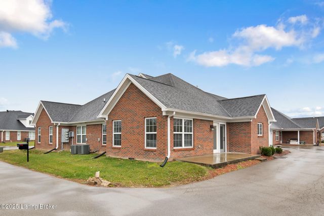 505 Eagle Pointe Dr, Louisville, KY 40214