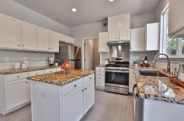 887 Martiri Drive, Gilroy, CA 95020