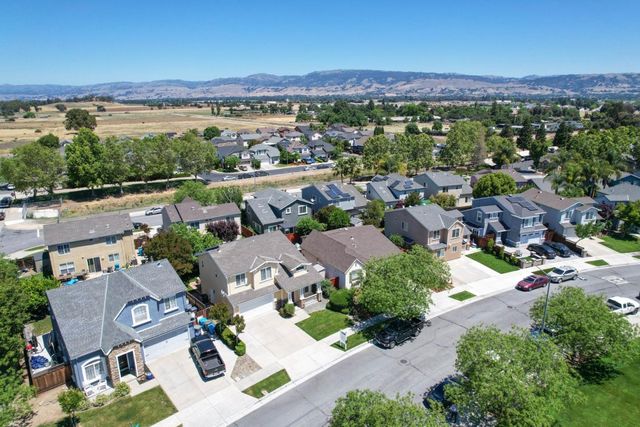 887 Martiri Drive, Gilroy, CA 95020