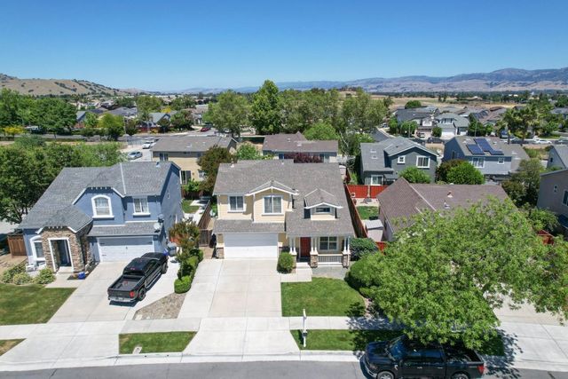 887 Martiri Drive, Gilroy, CA 95020