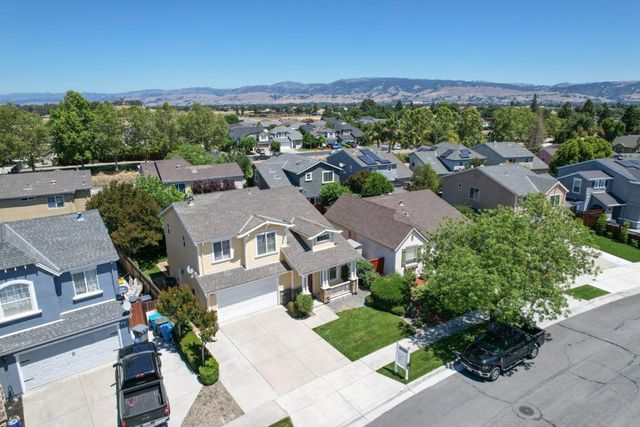 887 Martiri Drive, Gilroy, CA 95020