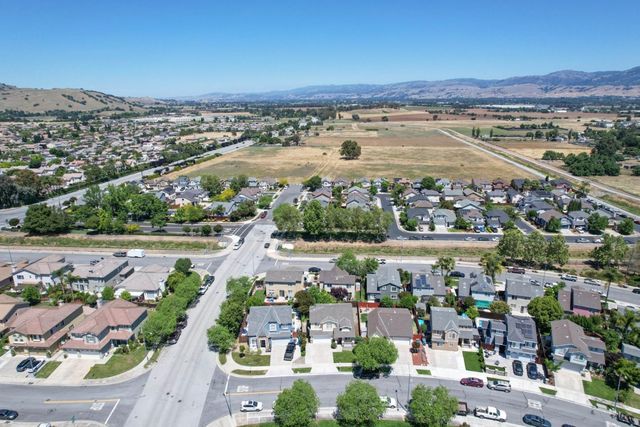 887 Martiri Drive, Gilroy, CA 95020