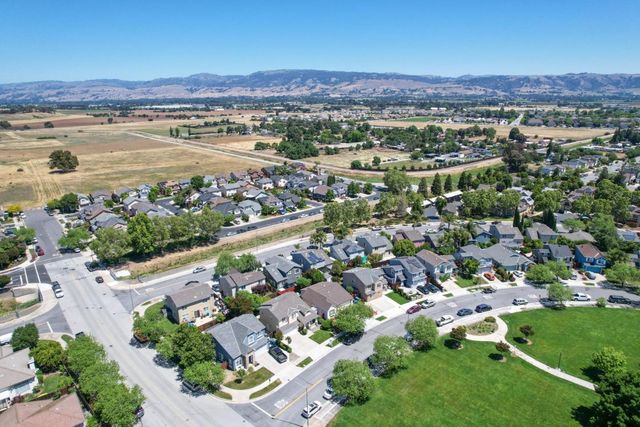 887 Martiri Drive, Gilroy, CA 95020