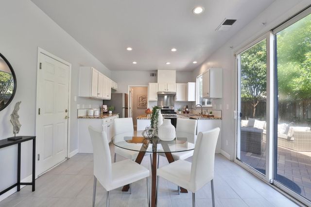 887 Martiri Drive, Gilroy, CA 95020