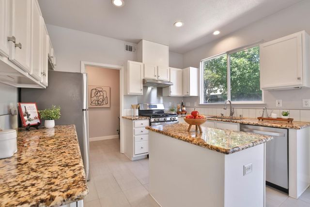 887 Martiri Drive, Gilroy, CA 95020