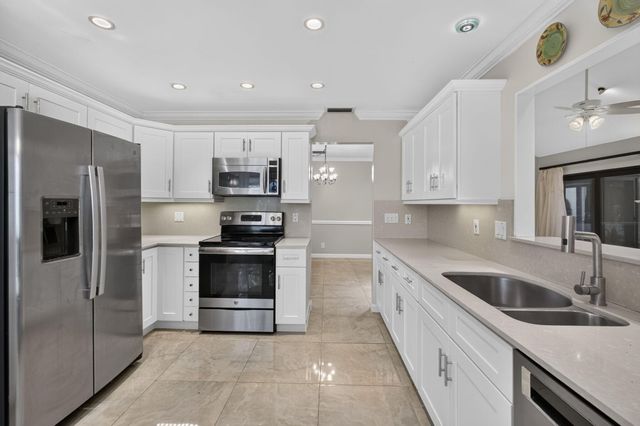 65 Balfour Road E, Palm Beach Gardens, FL 33418