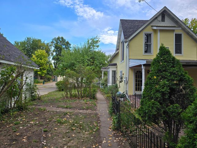 809 Oak Street, Hudson, WI 54016