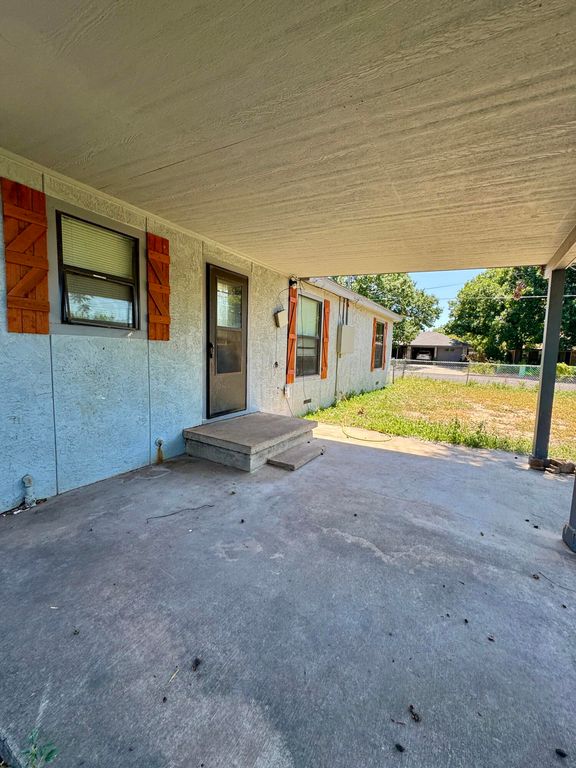 Image 13 of property listing at 501 Wanda Street, San Angelo, TX 76903