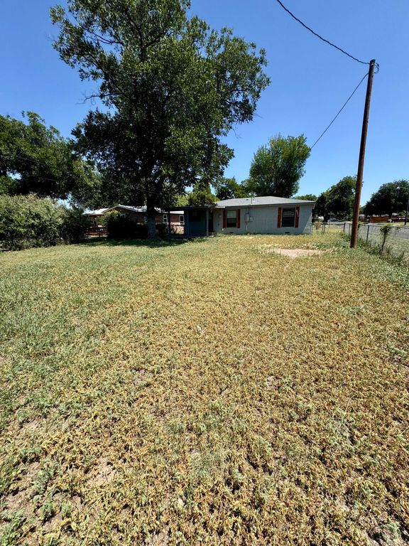 Image 14 of property listing at 501 Wanda Street, San Angelo, TX 76903