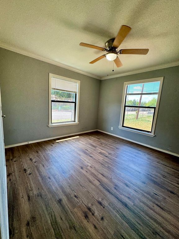 Image 15 of property listing at 501 Wanda Street, San Angelo, TX 76903