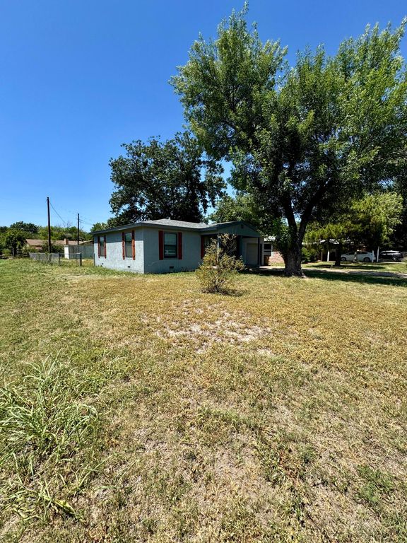 Image 3 of property listing at 501 Wanda Street, San Angelo, TX 76903