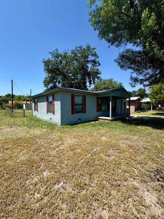 Image 4 of property listing at 501 Wanda Street, San Angelo, TX 76903