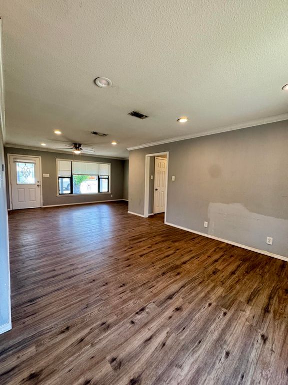 Image 8 of property listing at 501 Wanda Street, San Angelo, TX 76903