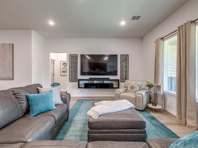 9004 NW 149th Terrace, Yukon, OK 73099