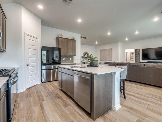 9004 NW 149th Terrace, Yukon, OK 73099