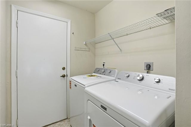 2268 Piccadilly CT, Naples, FL 34112