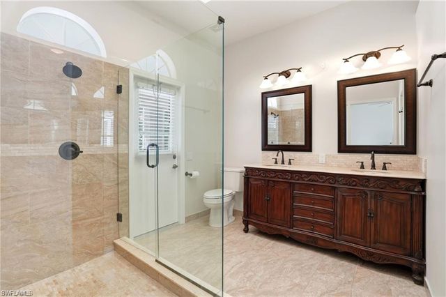 2268 Piccadilly CT, Naples, FL 34112