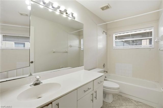 2268 Piccadilly CT, Naples, FL 34112