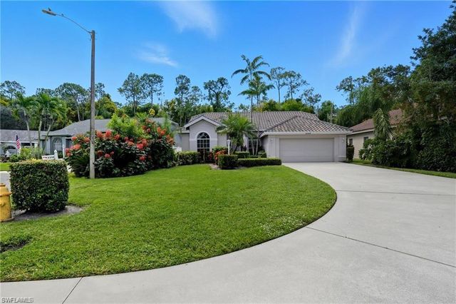 2268 Piccadilly CT, Naples, FL 34112