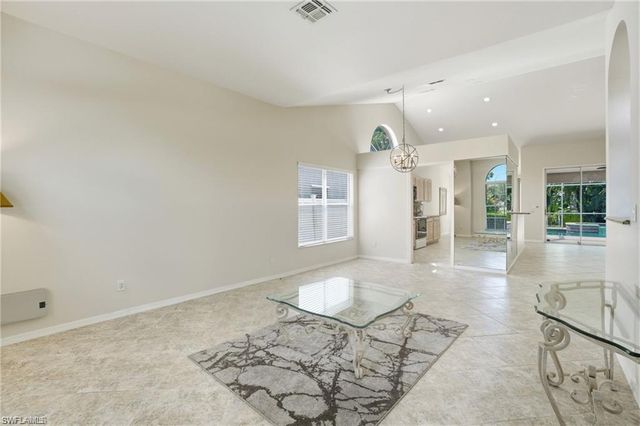 2268 Piccadilly CT, Naples, FL 34112